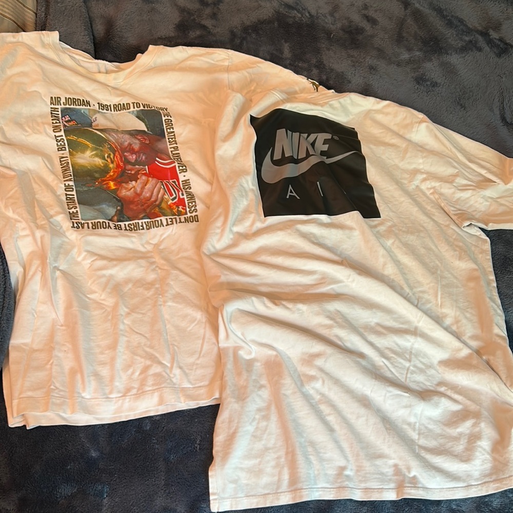 Used Nike tshirts sz large and xl Jordan t damaged collar
